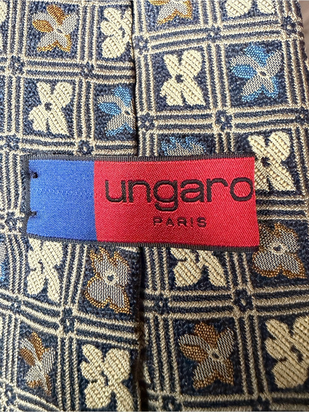 Ungaro Paris 100 Percent Silk Tie Bottom 3.5” Width Top 1.5” Made In Italy